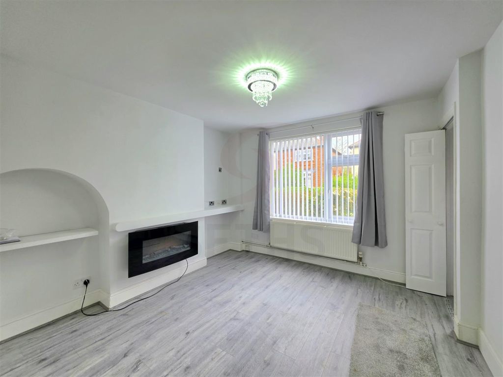 Property photo 2 of 11 Lounge