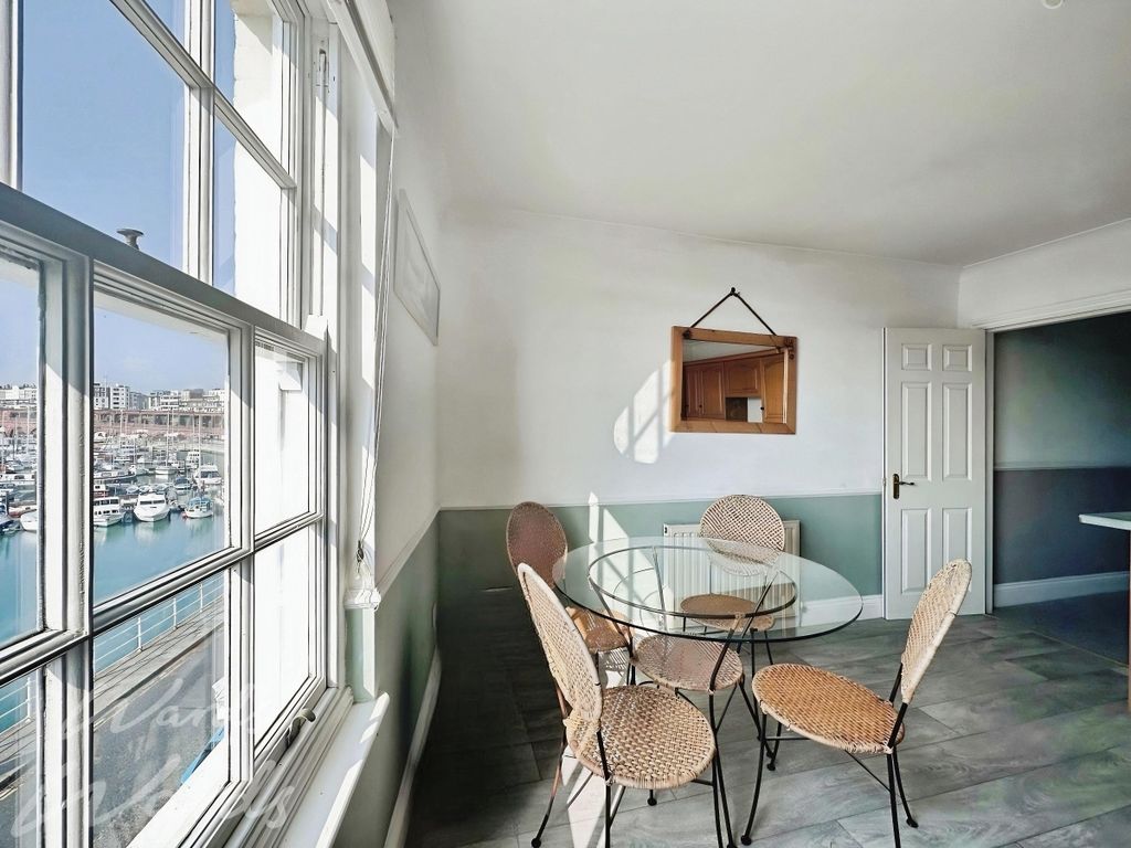 Property photo 1 of 7 Harbour 68 Kitche...