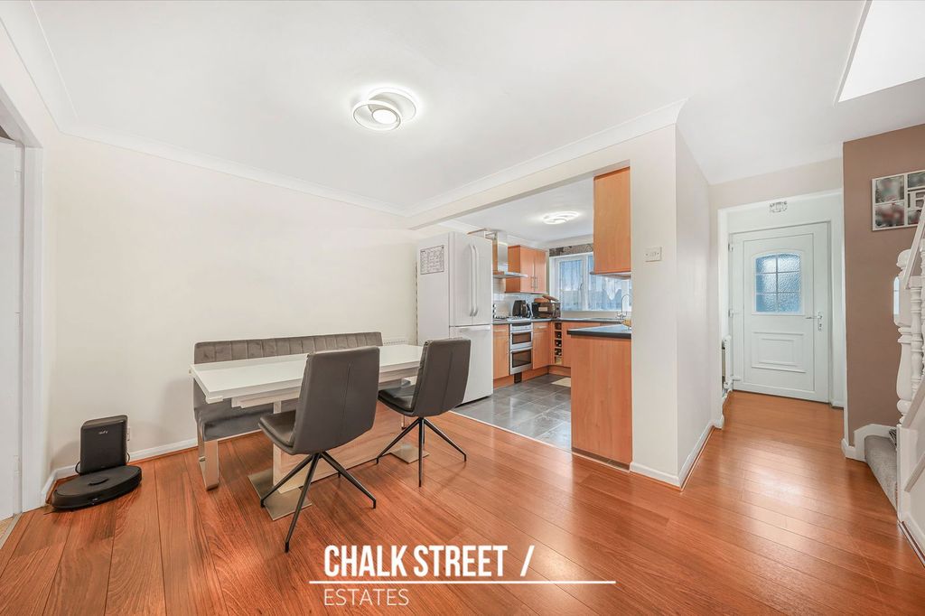 Property photo 2 of 27