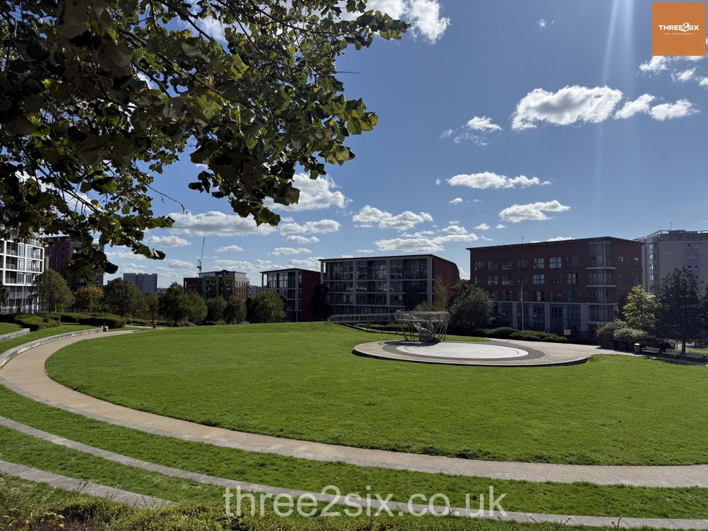 Property photo 1 of 11 Beautiful Two Bedroom Apartment With Balcony Overlooking Park Central