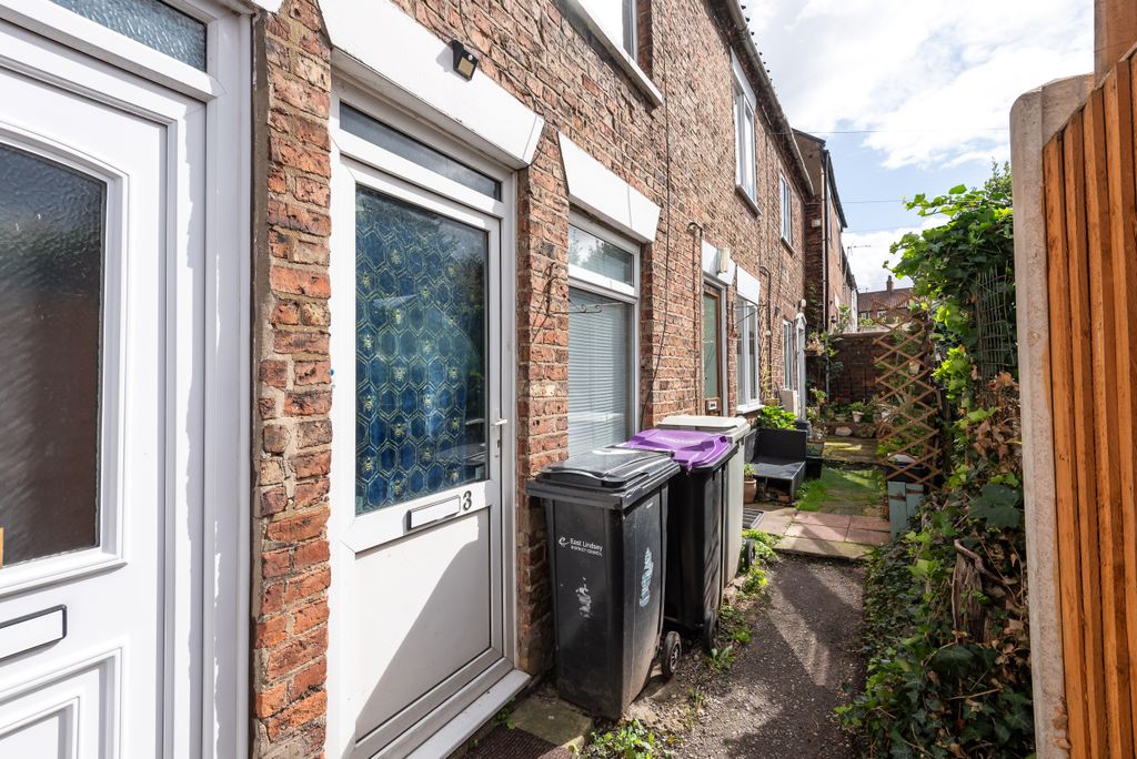 Property photo 1 of 20