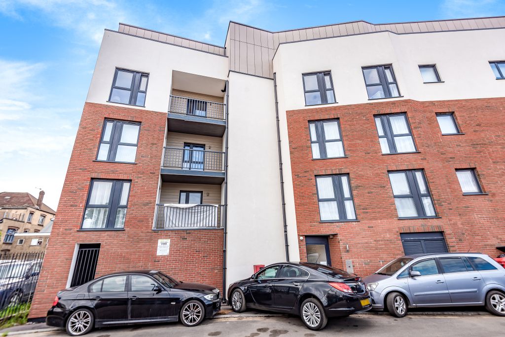 Property photo 1 of 8 727527 (1)
