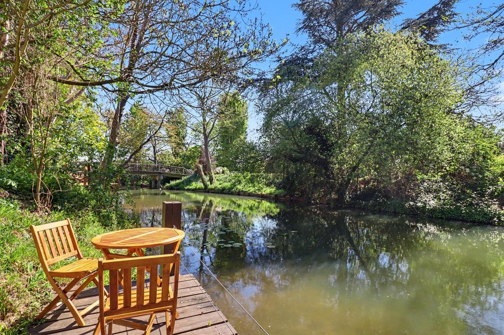 Property photo 2 of 31