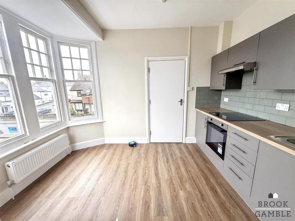 Property photo 3 of 10 01323 438506