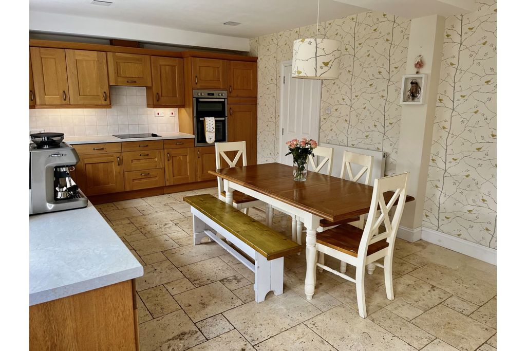 Property photo 2 of 29 Kitchen