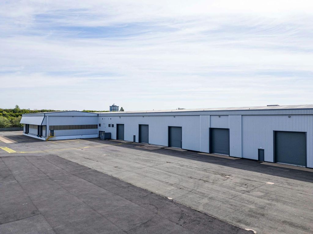 Property photo 2 of 6 Coventry_Drone_043_En.Jpg