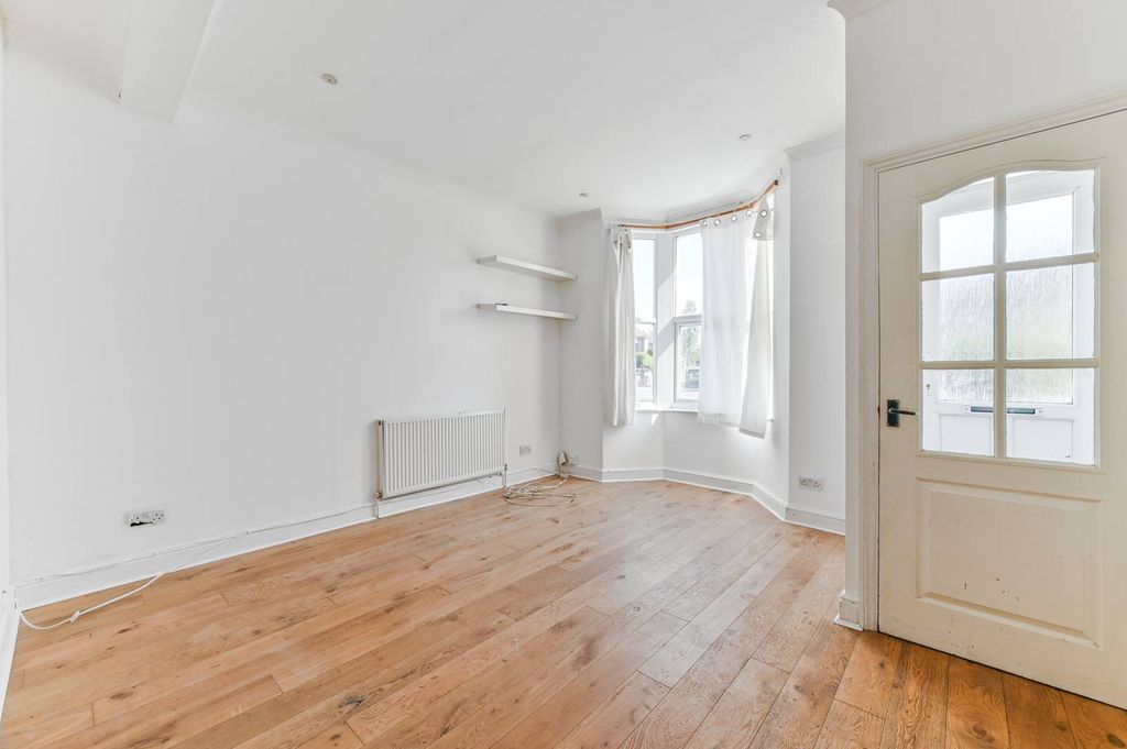 Property photo 3 of 12