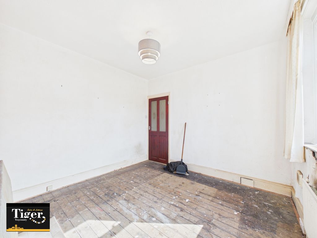 Property photo 3 of 17 Cam03440G0-Pr0650-Still005