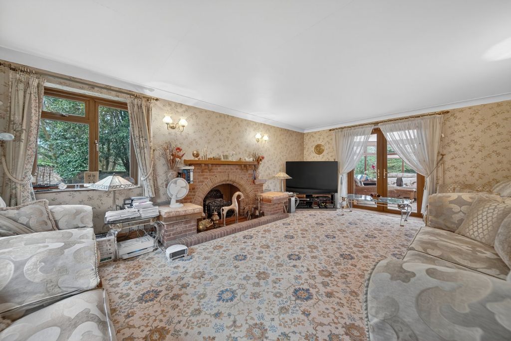 Property photo 2 of 27 Picture No. 12