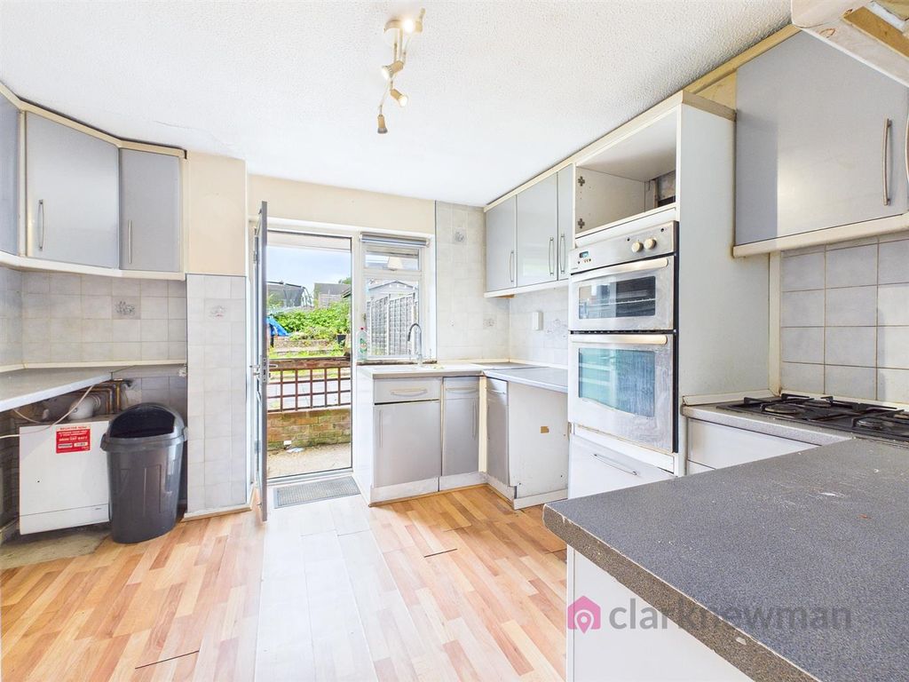 Property photo 2 of 14 Kitchen