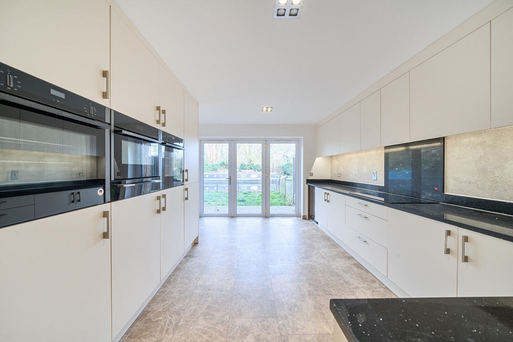 Property photo 3 of 19 1424628-16-69Aef9...