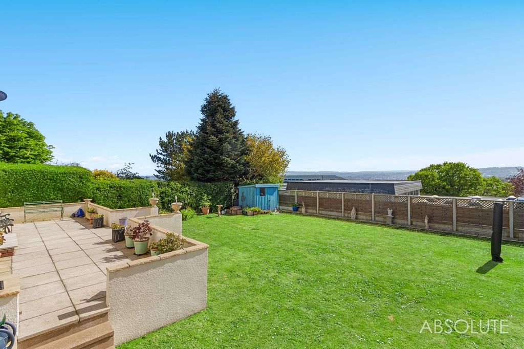 Property photo 2 of 33