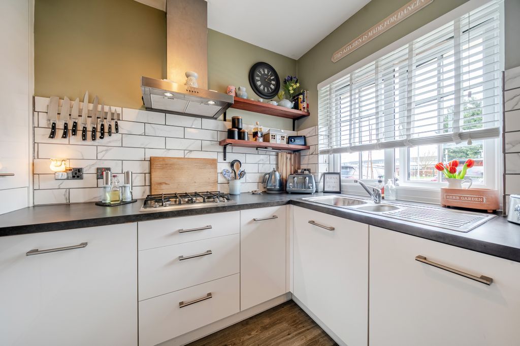 Property photo 3 of 20 Kitchen