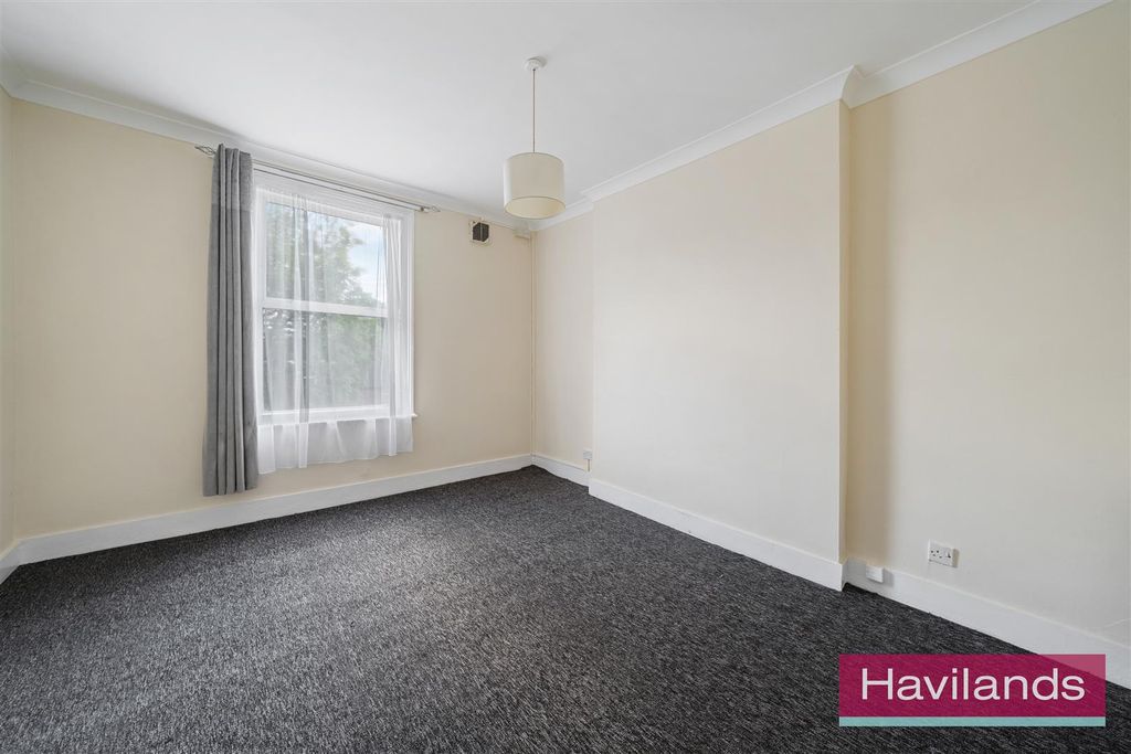 Property photo 2 of 9 Thornford Road-5.Jpg