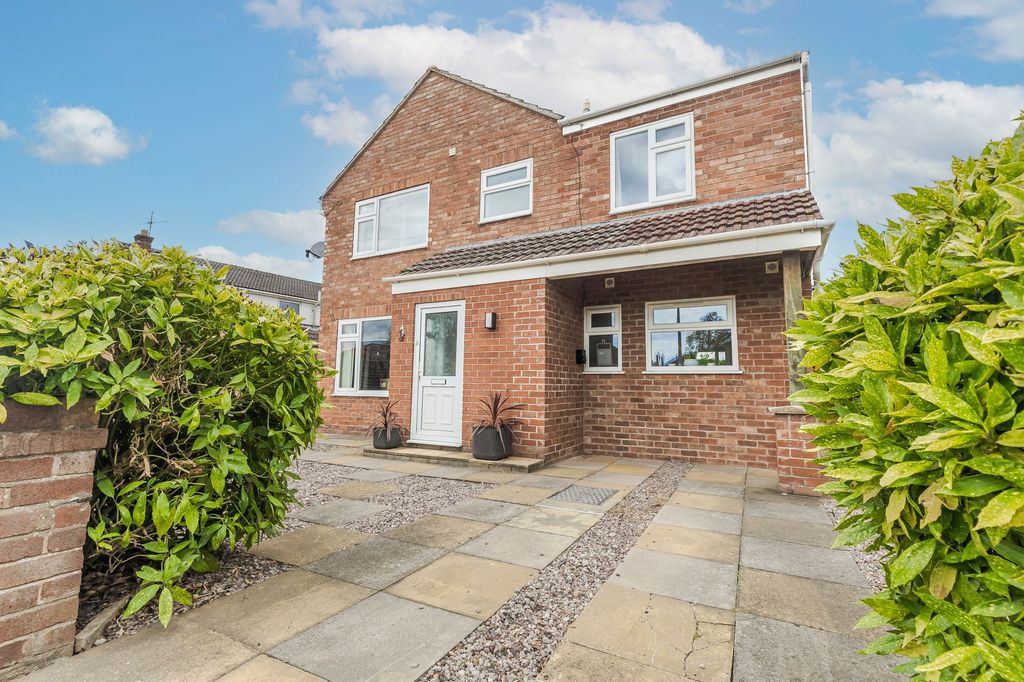 Property photo 1 of 32