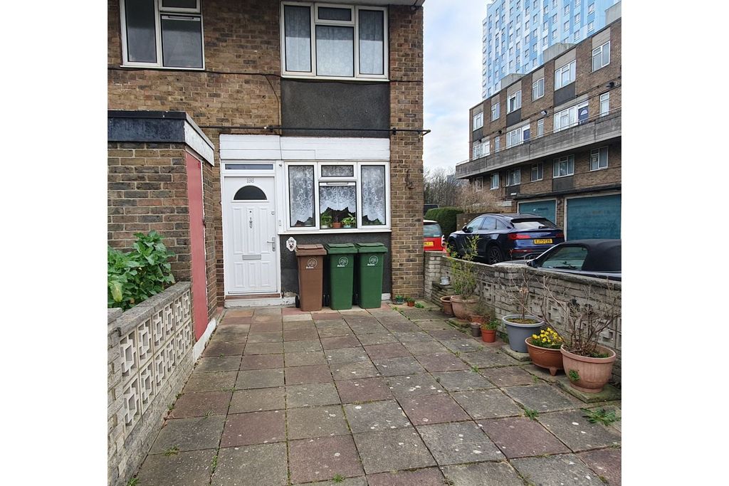 Property photo 3 of 10 Front Garden
