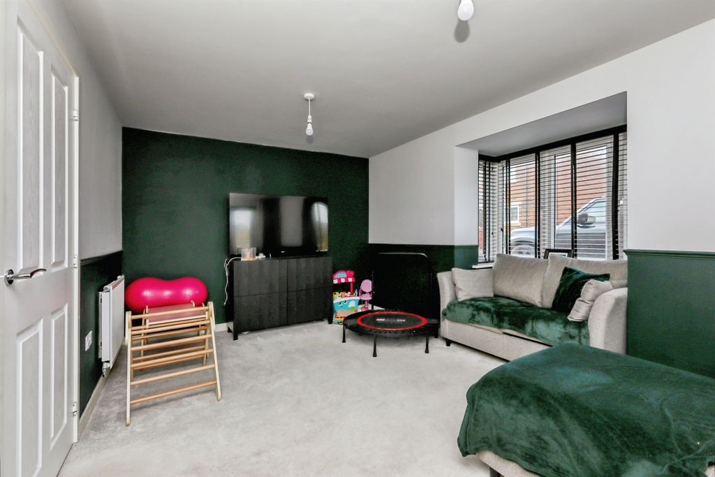 Property photo 3 of 13