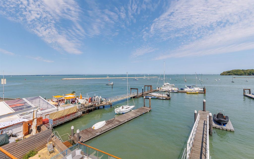 Property photo 3 of 25 Solent Views