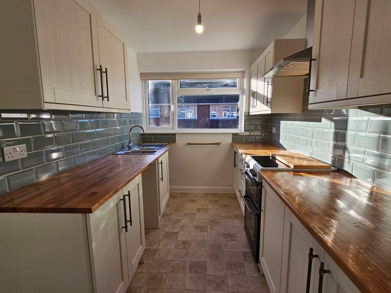 Property photo 3 of 10 Kitchen