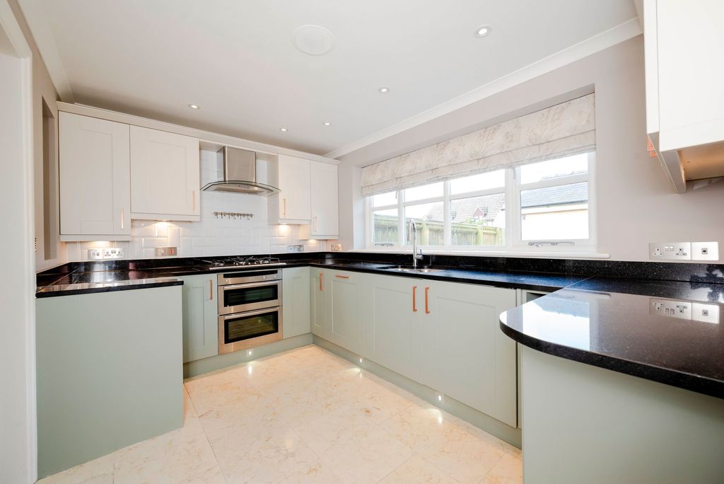 Property photo 2 of 10 Kitchen/Breakfast Room