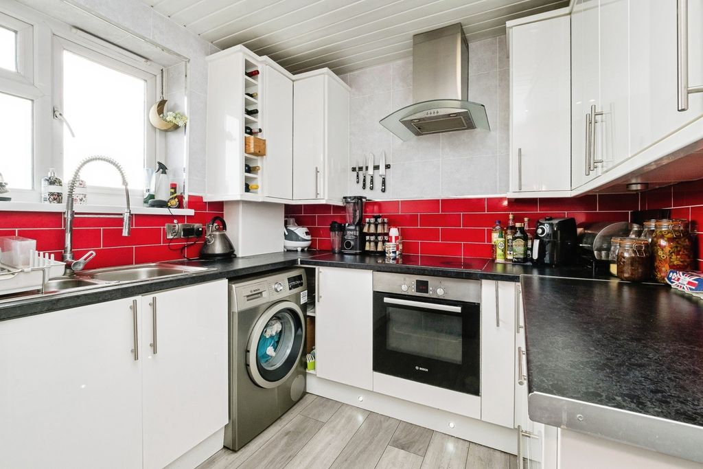 Property photo 3 of 15 Photo