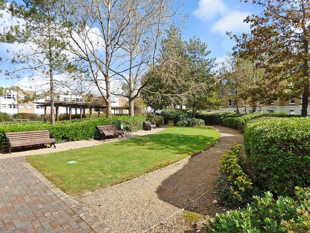 Additional image 23 of 2 bed flat for saleBeach Crescent, Littlehampton BN17