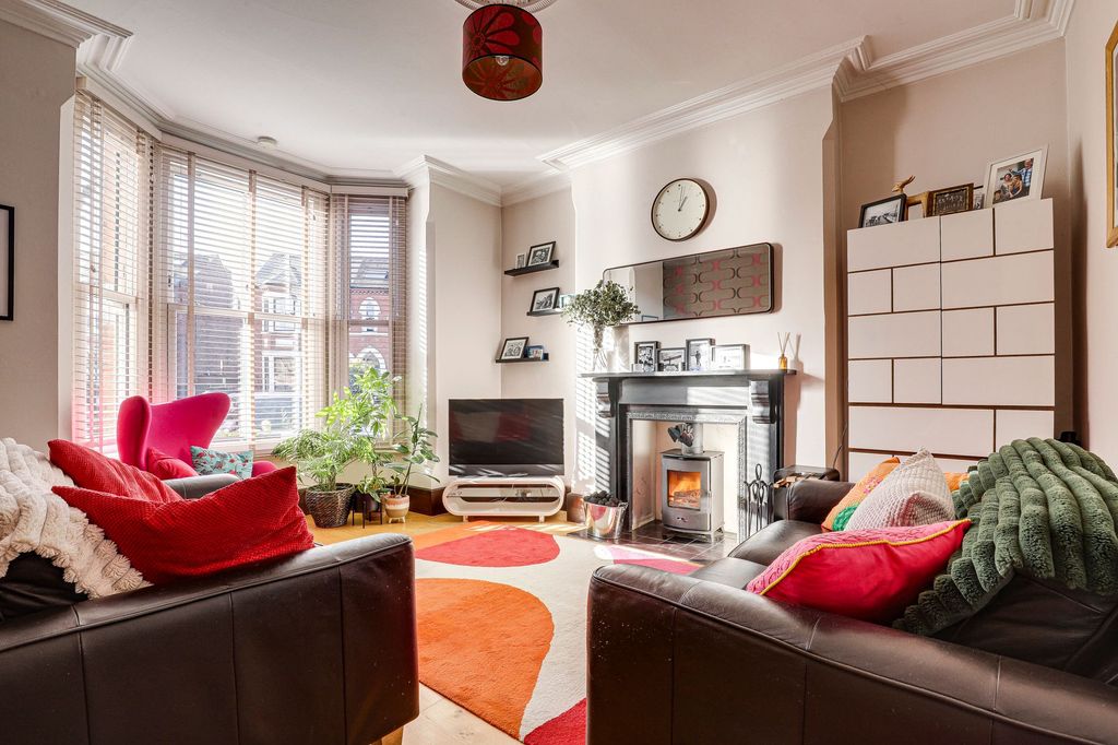 Property photo 2 of 30