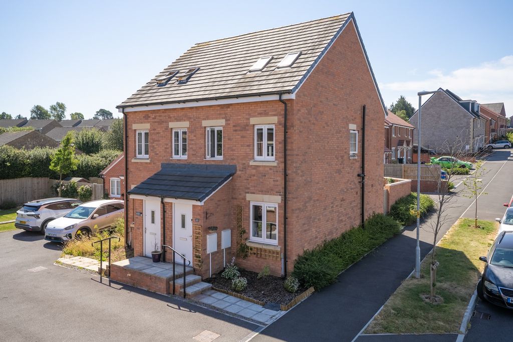 Property photo 1 of 18 5303771