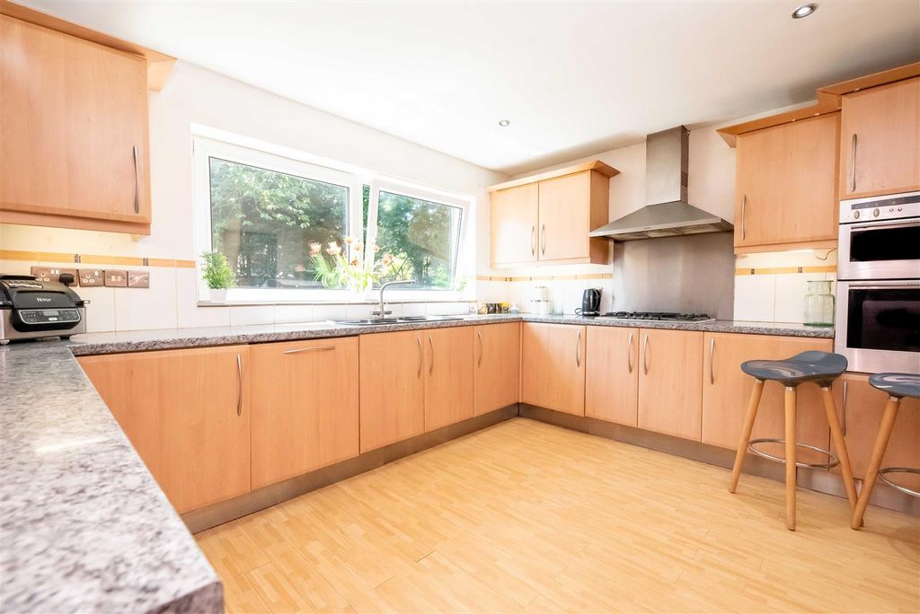 Property photo 3 of 33