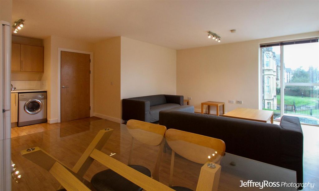 Property photo 3 of 8 Img (6 Of 8).Jpg