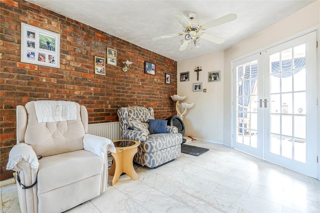 Additional image 5 of 5 bed detached house for saleSt Christophers Close, Dunstable, Bedfordshire LU5