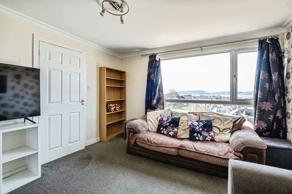 Property photo 3 of 15 Living Room