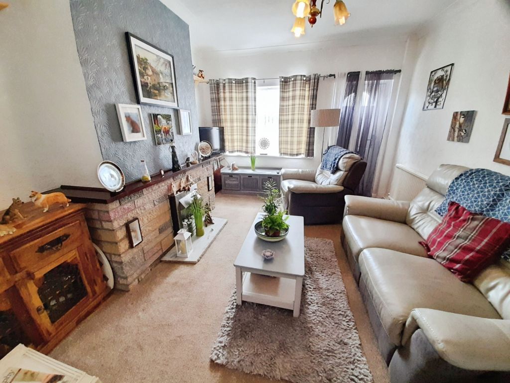 Property photo 2 of 12 Pbox-Living_Room-313541.Jpg