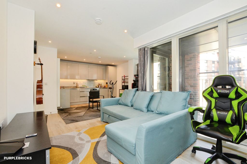 Property photo 2 of 18 Open Plan Living