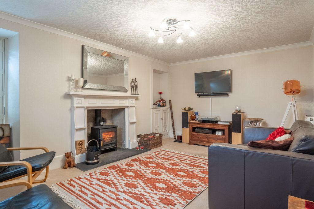 Property photo 3 of 45