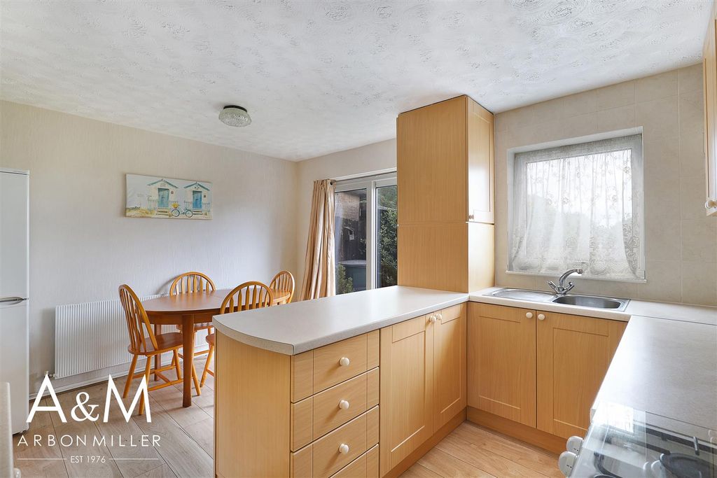 Property photo 2 of 25 Kitchen Diner