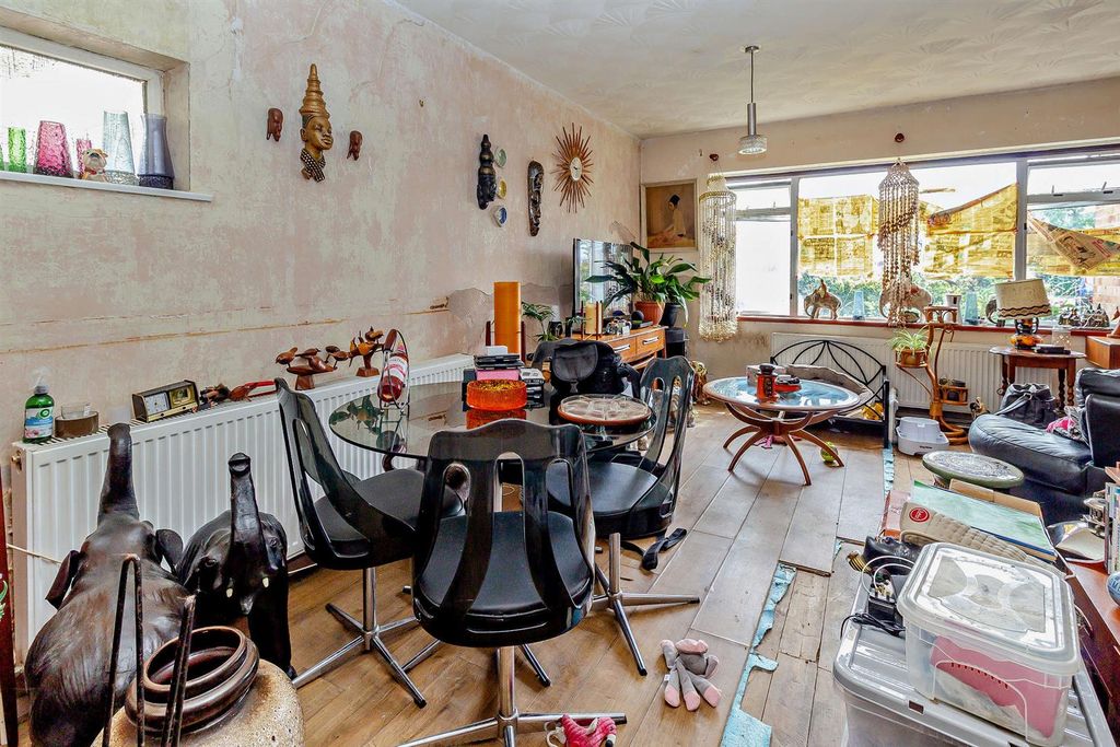 Property photo 2 of 14 8660292-Interior10-800.Jpg