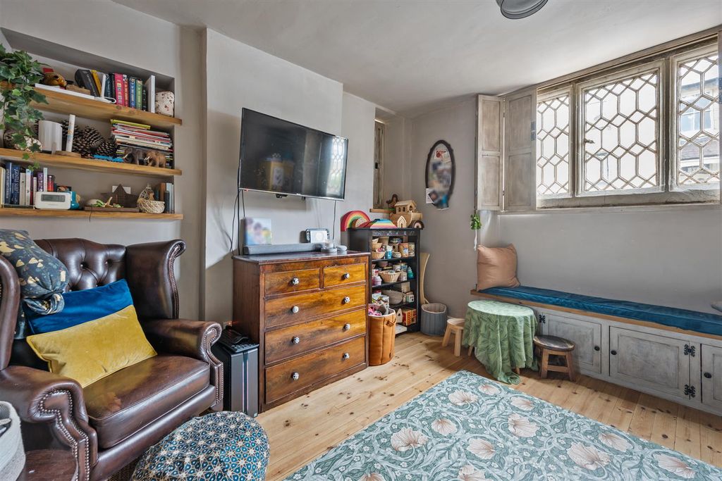 Property photo 3 of 26 Sitting Room