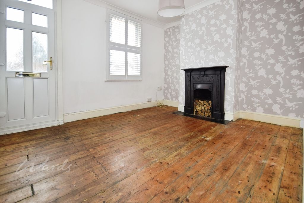 Property photo 3 of 8 Springfield Lounge