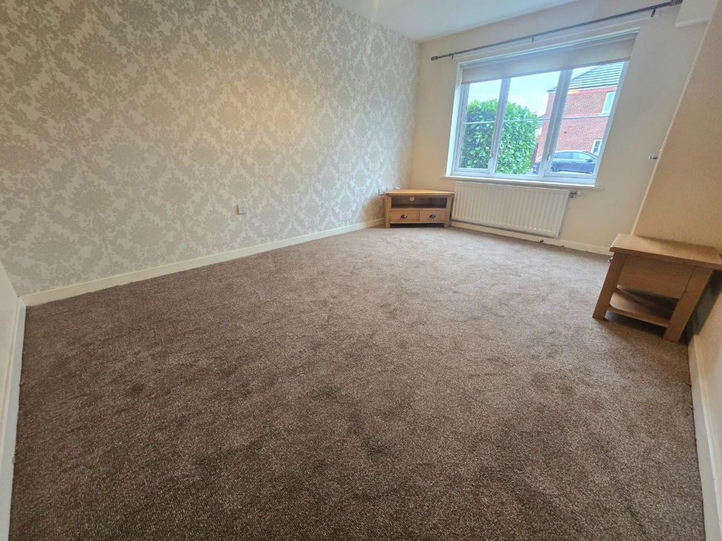 Property photo 2 of 10 Living Room