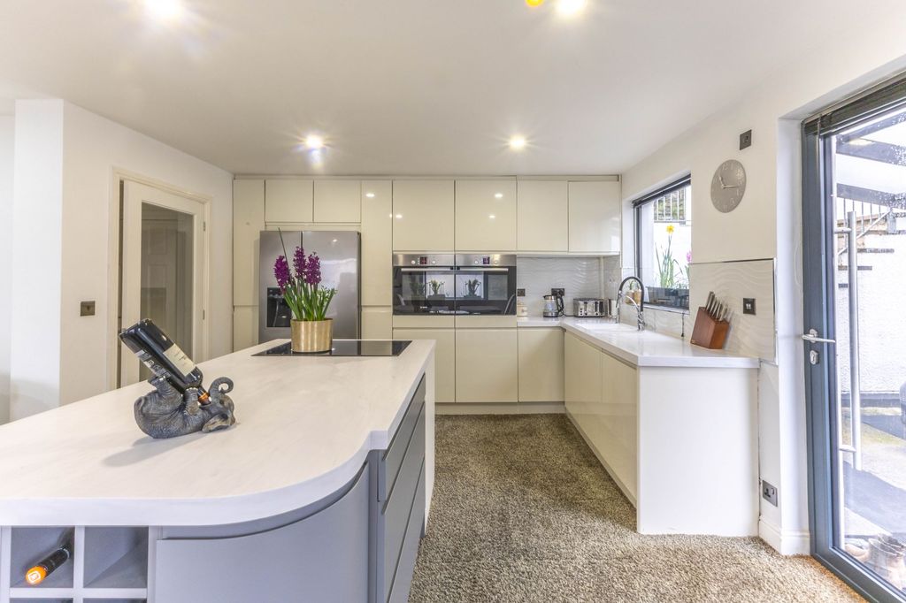 Property photo 3 of 50