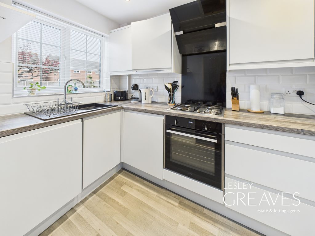 Property photo 3 of 14 Kitchen