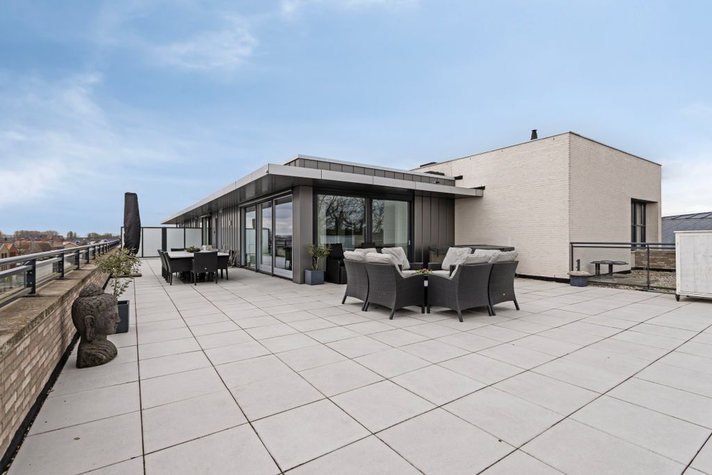 Property photo 2 of 44