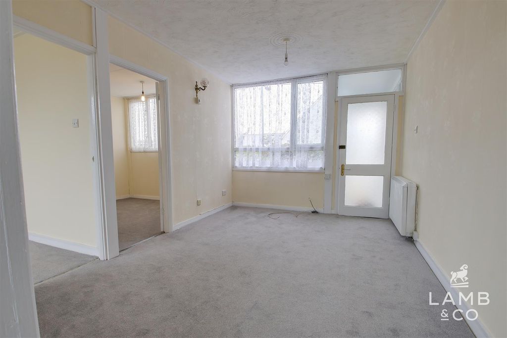Property photo 2 of 9
