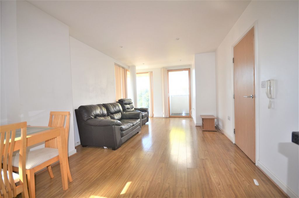 Property photo 3 of 8 Gallery