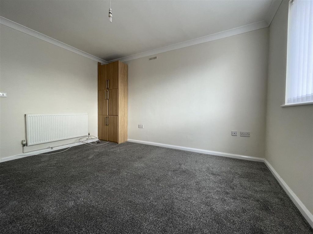 Property photo 3 of 7 Living Room