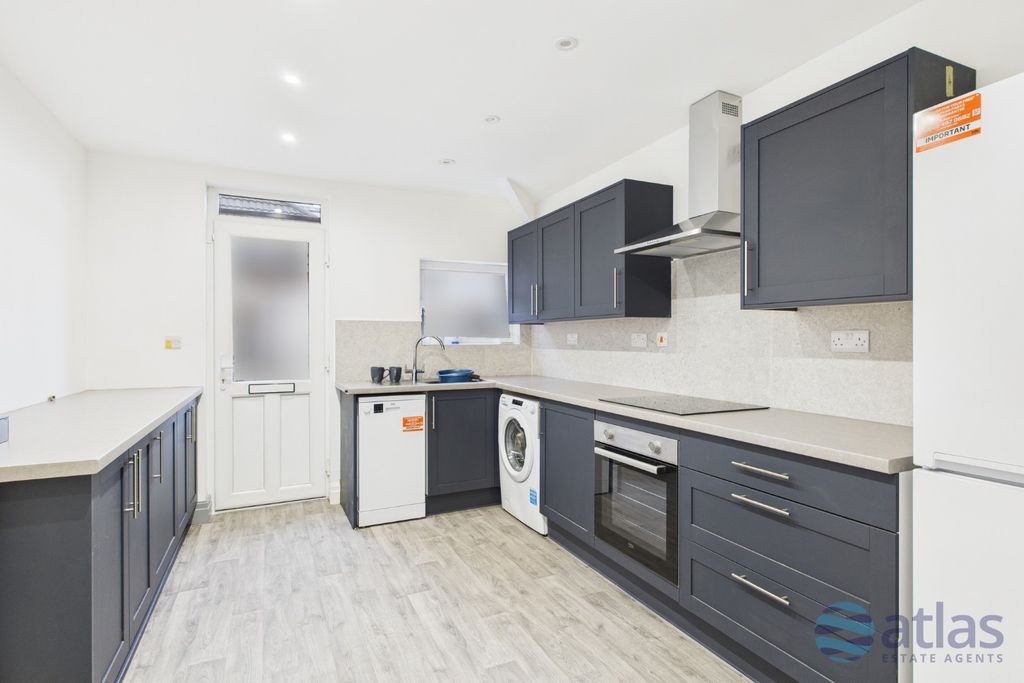 Property photo 1 of 9 Kitchen