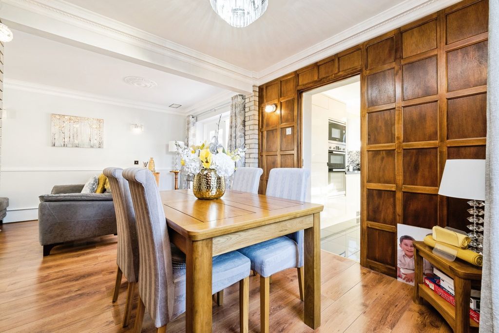 Property photo 3 of 17 Photo