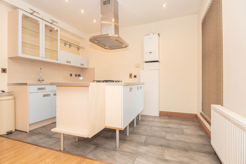 Property photo 3 of 16 Living Room/Kitchen Diner