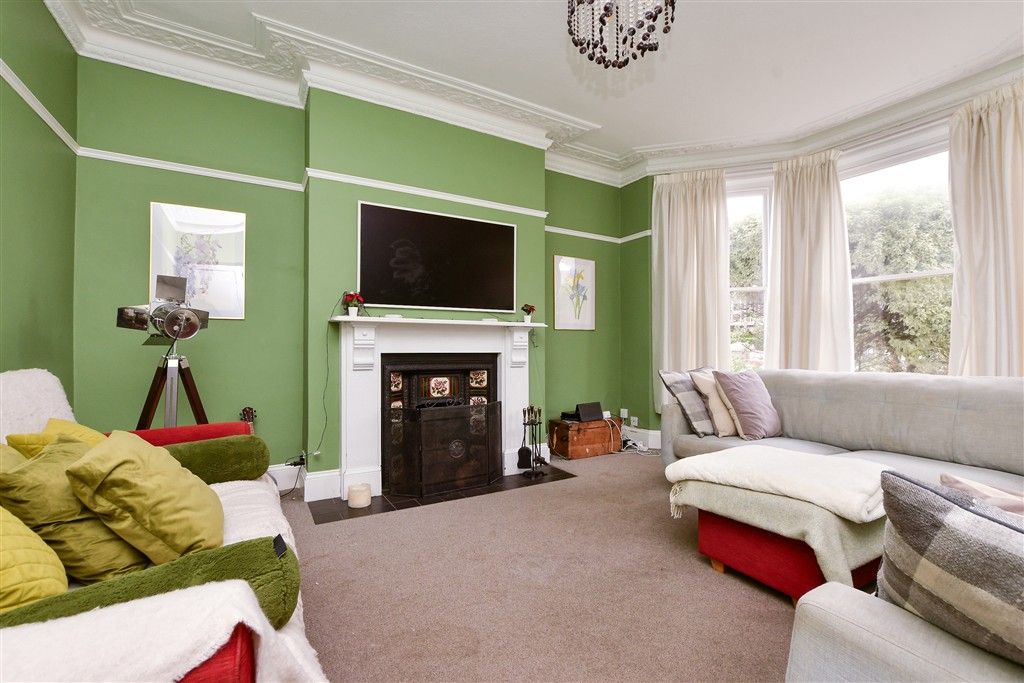 Property photo 3 of 22 Lounge